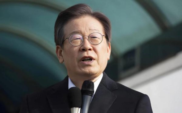 融凯配资 三箭齐发！李在明忍无可忍，公开批评美国